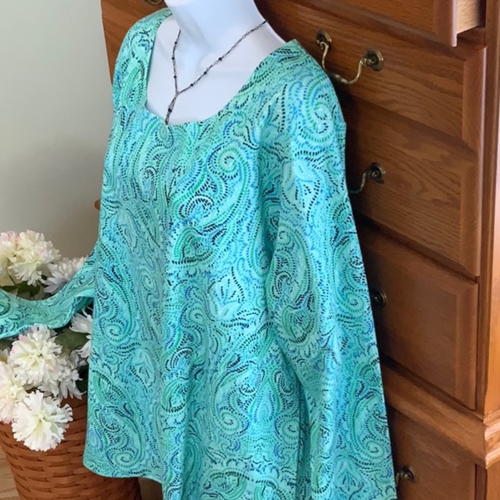 Green Top By Alexa Rae NWT - Picture 4 of 10